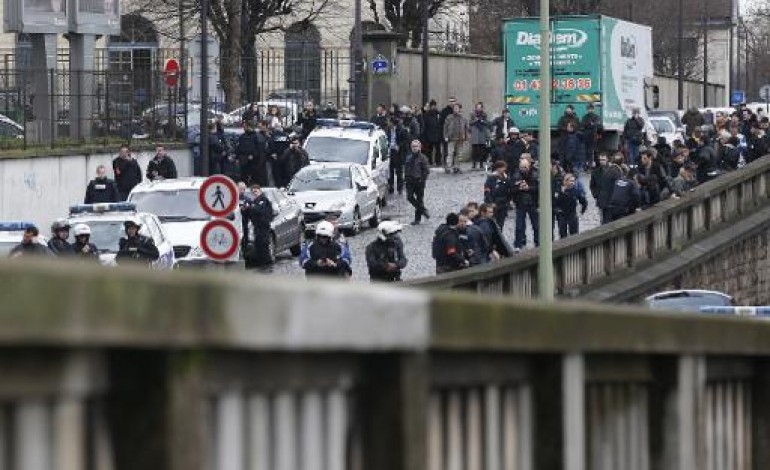 Dammartin-en-Goële (France) (AFP). Charlie Hebdo: la traque des frères Kouachi, deux morts dans une 2e prise d'otages