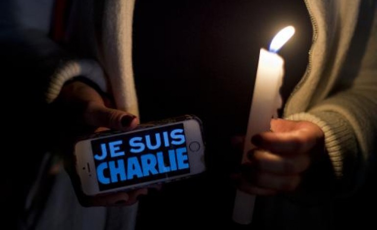 Paris (AFP). Charlie Hebdo: la vague d'émotion planétaire ne retombe pas 