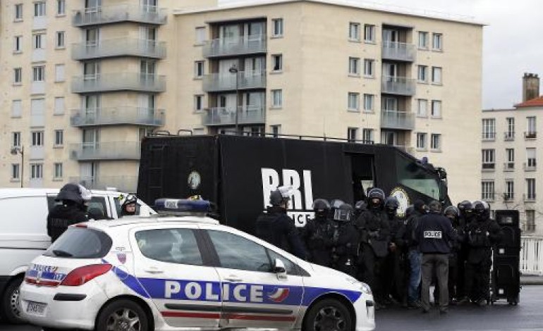 Dammartin-en-Goële (France) (AFP). Charlie Hebdo: la traque des frères Kouachi dégénère, deux morts et double prise d'otages