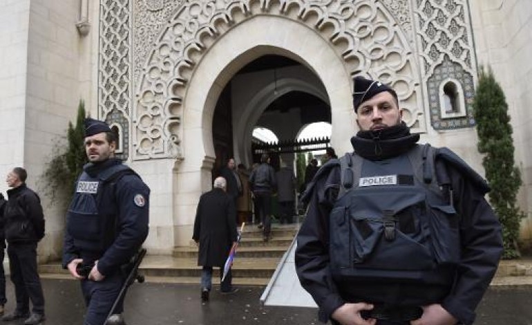 Paris (AFP). Charlie: les musulmans de Paris sidérés, cauchemar revisité pour les Algériens