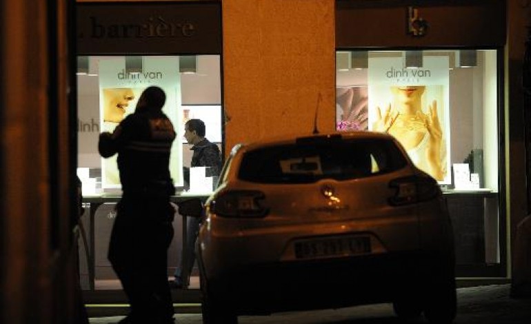 Montpellier (AFP). Montpellier: le preneur d'otage s'est rendu, les deux employées libérées