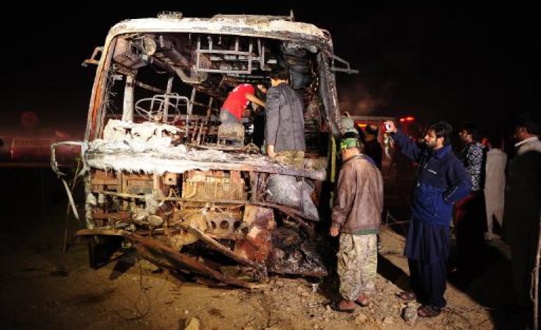Karachi (AFP). Pakistan: 57 morts dans une collision entre un autocar et un camion-citerne