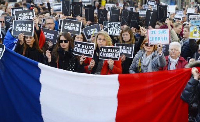 Madrid (AFP). Marseillaise, drapeaux français et Nous sommes Charlie en Europe et en Amérique