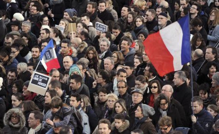 Paris (AFP). L'union sacrée à l'épreuve, au lendemain de la mobilisation historique