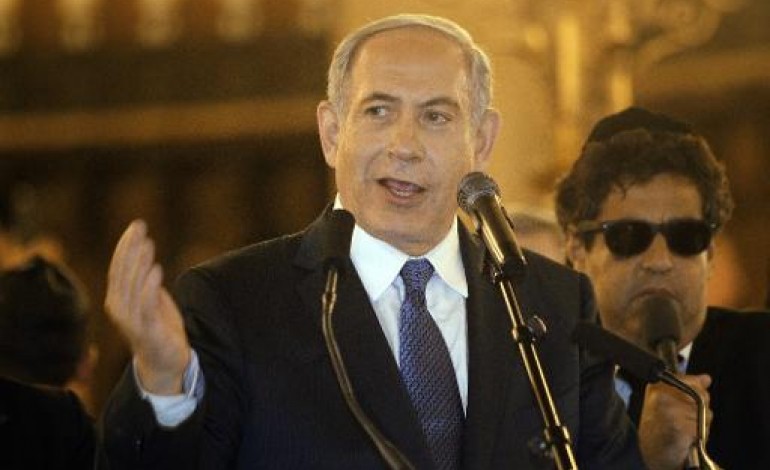 Paris (AFP). Netanyahu se recueille devant le supermarché casher où a eu lieu l'attaque