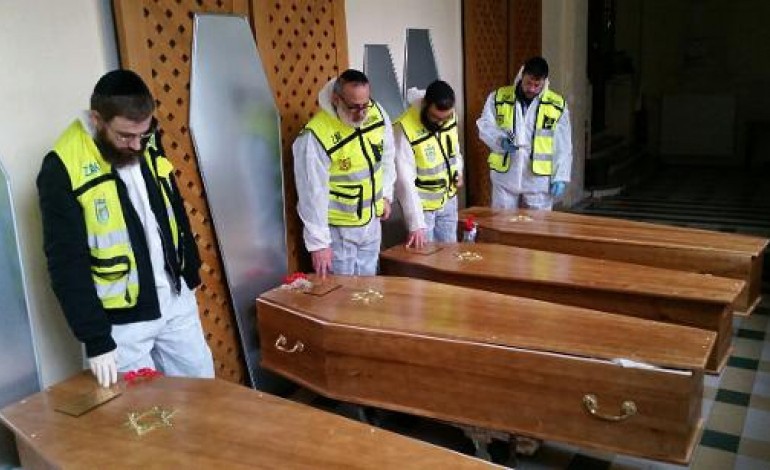 Jérusalem (AFP). Israël enterre les quatre juifs tués vendredi en France