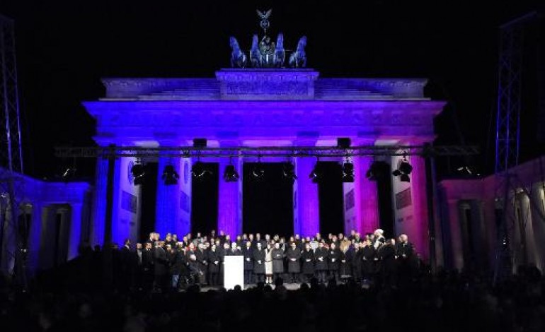 Berlin (AFP). Allemagne: 10.000 personnes avec Merkel contre l'islamophobie et la violence