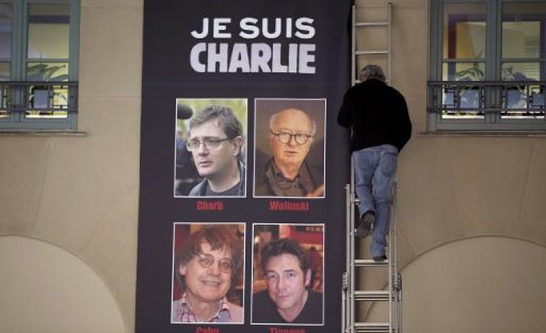 Paris (AFP). Funérailles de Wolinski et Tignous, le soutien à Charlie Hebdo ne faiblit pas