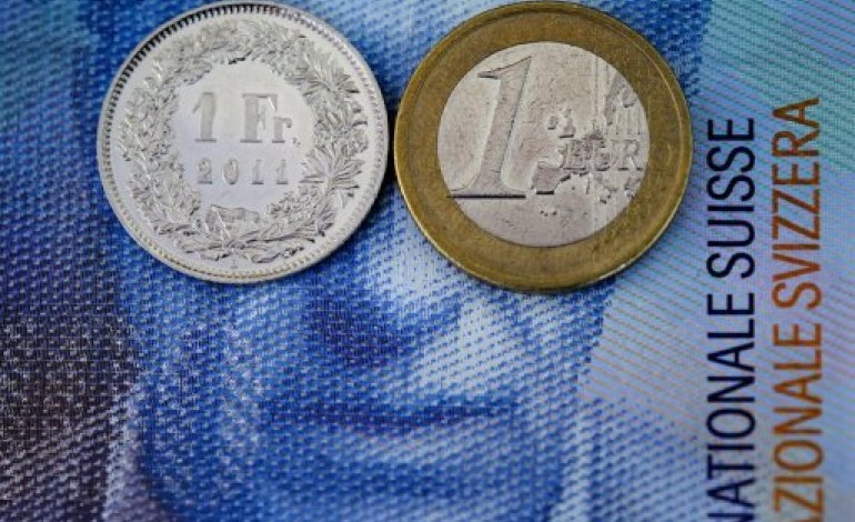 Zurich (AFP). Suisse: suppression du cours plancher du franc suisse, qui s'envole face à l'euro
