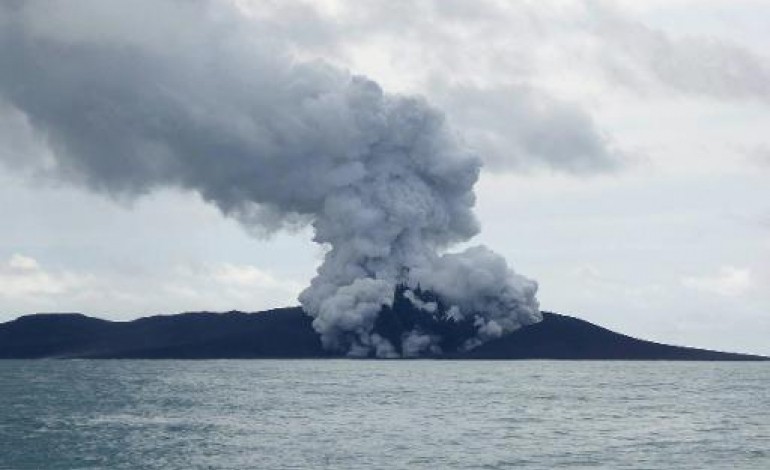 Nuku'alofa (Tonga) (AFP). Eruption volcanique aux Tonga en Polynésie: une nouvelle île est née