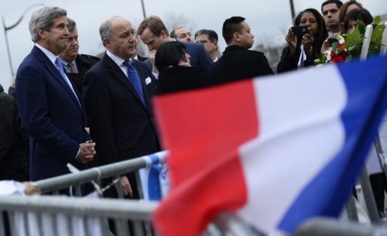 Paris (AFP). Charlie: 12 interpellations près de Paris, Kerry vient faire oublier le couac américain