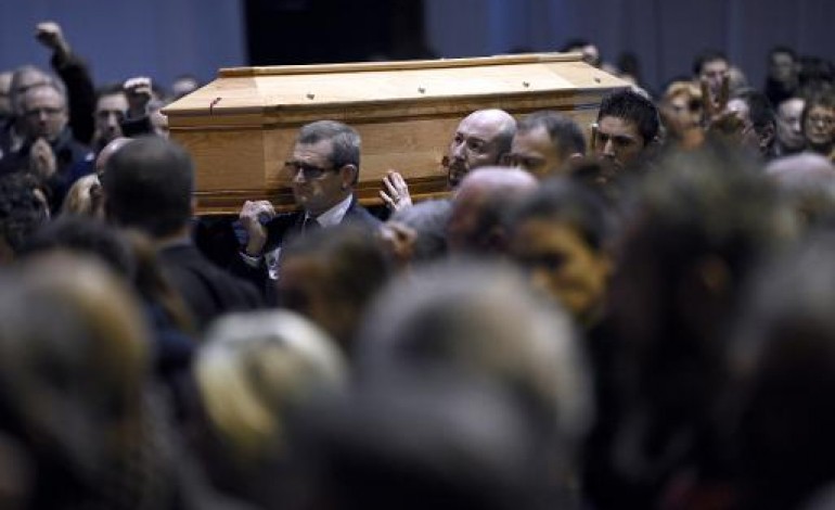 Pontoise (France) (AFP). Charlie: Même pas peur! Emotion, humour et engagement aux obsèques de Charb