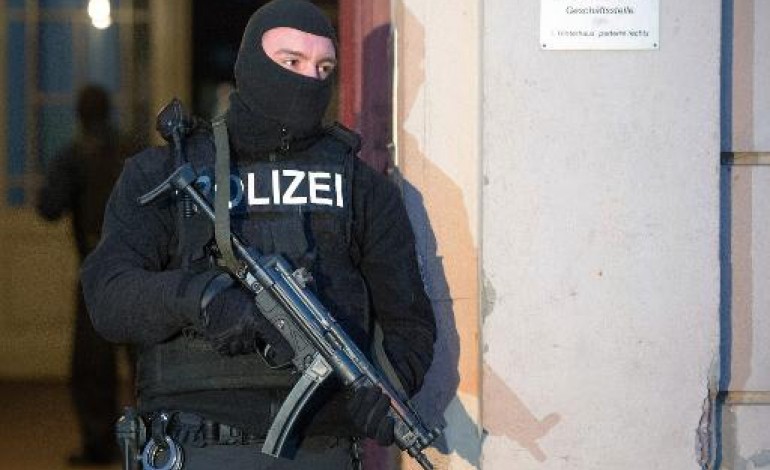 Bruxelles (AFP). Opérations antiterroristes en Europe après un attentat déjoué en Belgique
