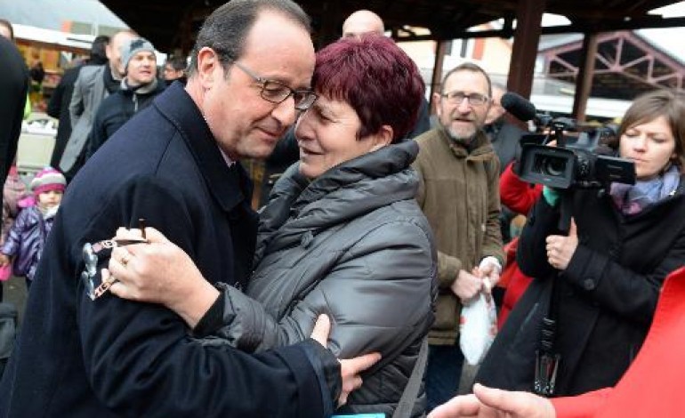 Tulle (AFP). François Hollande à Tulle pour montrer que la vie continue
