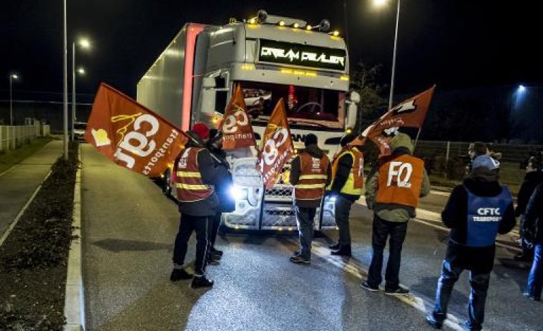 Paris (AFP). Grève des routiers: blocages de camions et opérations escargot