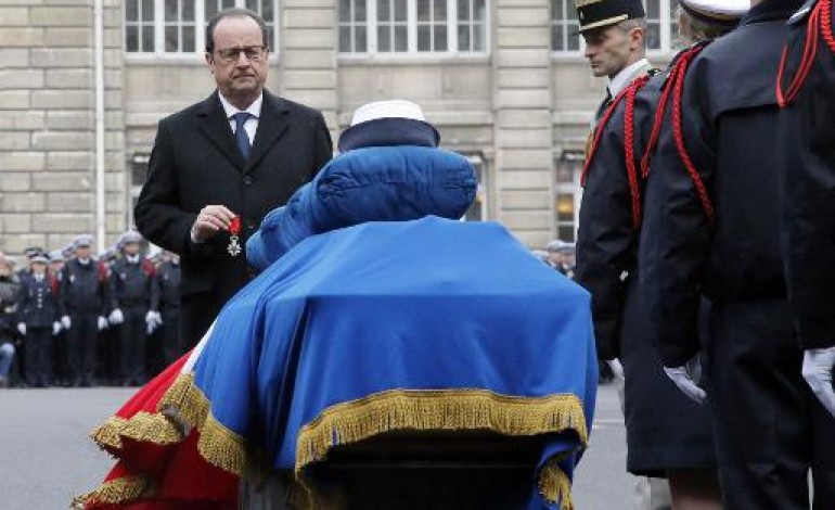 Sainte-Marie (France) (AFP). Charlie: près de 2.000 personnes à la veillée funèbre de Clarissa Jean-Philippe