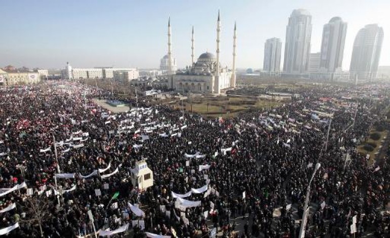 Grozny (Russie) (AFP). Tchétchénie: 800.000 personnes manifestent contre toute caricature de Mahomet