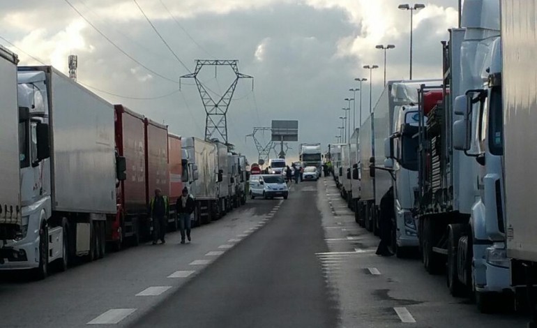 Barrage filtrant à Caen : les routiers font de la résistance