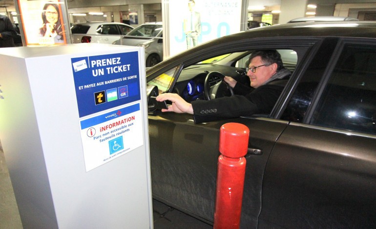 A Caen, le téléphone remplace aussi le ticket de stationnement