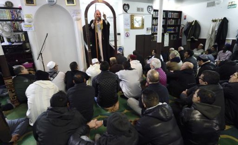 Paris (AFP). A la mosquée Ali à Paris, les fidèles disent vouloir vivre rassurés en France