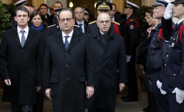 Paris (AFP). Attentats: les familles de victimes reçues dimanche par Hollande et Valls