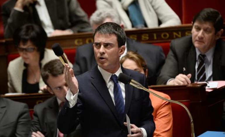 Paris (AFP). Valls tire les fruits de sa gestion des attentats et de ses discours décomplexés