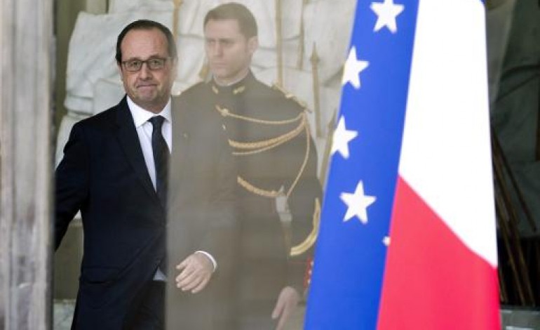 Paris (AFP). Attentats: l'Etat sera toujours à vos côtés, assure Hollande aux familles