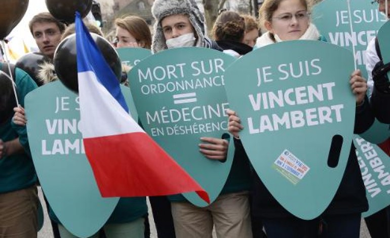 Paris (AFP). Euthanasie: des milliers de militants pour la vie défilent à Paris