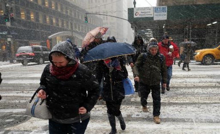 New York (AFP). Une tempête de neige paralyse New York 
