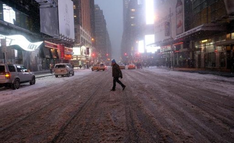 New York (AFP). Des millions d'Américains calfeutrés chez eux en raison d'une tempête de neige