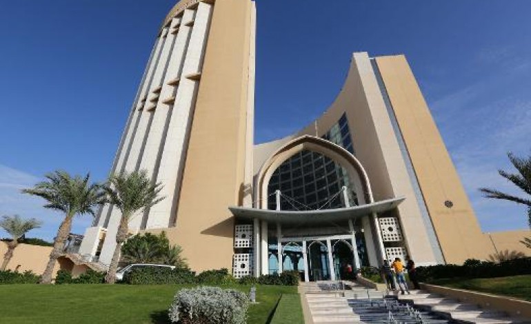 Tripoli (AFP). Libye: des tirs dans un hôtel assiégé par les forces de sécurité à Tripoli