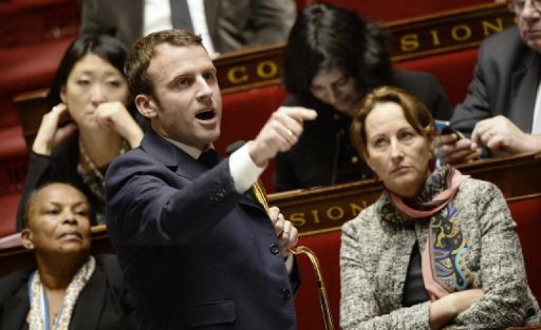 Paris (AFP). Loi Macron: la libéralisation du transport par cars votée, passe d'armes à gauche