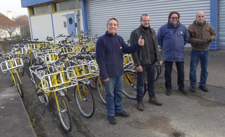 Une nouvelle vie pour 32 vélos de facteur à Caen