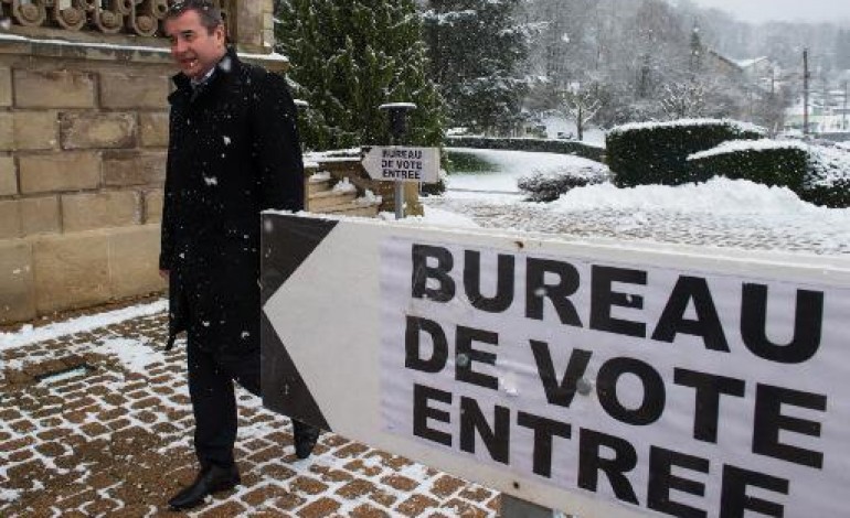 Paris (AFP). Législative partielle du Doubs: les candidats FN et PS au le second tour