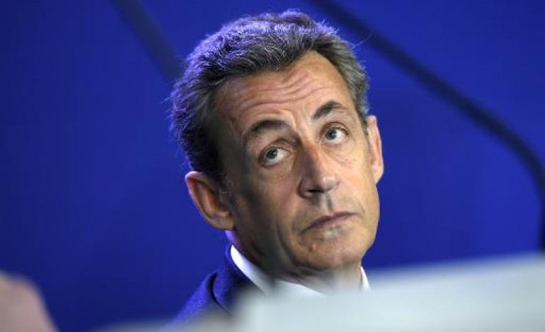 Paris (AFP). Dilemme pour Sarkozy après l'élimination de l'UMP dans le Doubs