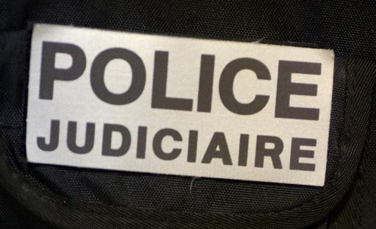 Paris (AFP). Les policiers gardés à vue soupçonnés d'avoir renseigné l'ex-chef du GIGN