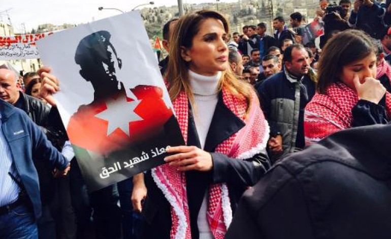 Amman (AFP). Jordanie: des milliers de manifestants à Amman appellent à punir le groupe EI