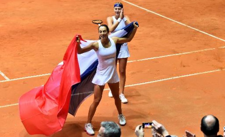 Paris (AFP). Fed Cup: la France et les jeunes Mladenovic et Garcia renversantes