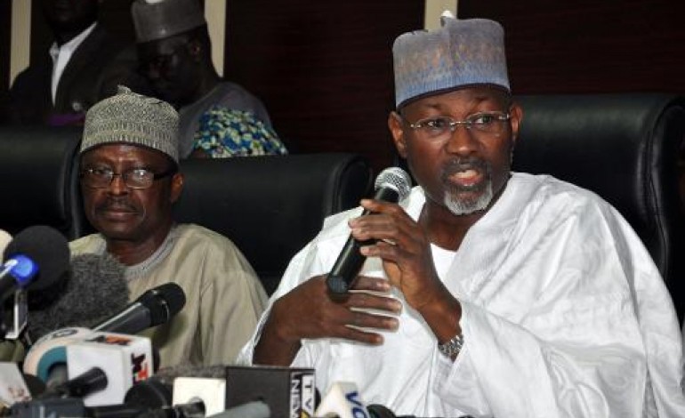 Abuja (AFP). Au Nigeria, le report des élections fait l'objet de vives critiques