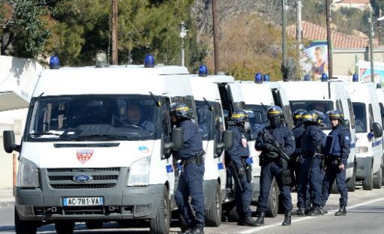 Marseille (AFP). Marseille: des tirs contre des policiers brouillent le bon bilan sécuritaire de Valls