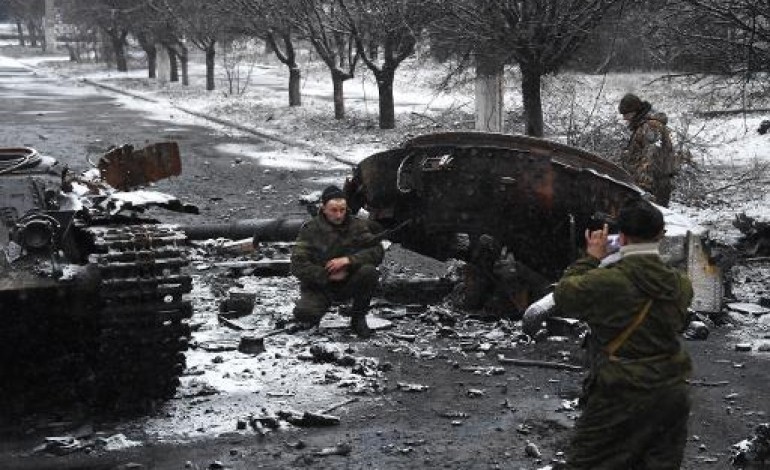 Kiev (AFP). Ukraine: le principal QG dans l'Est touché par un bombardement rebelle 