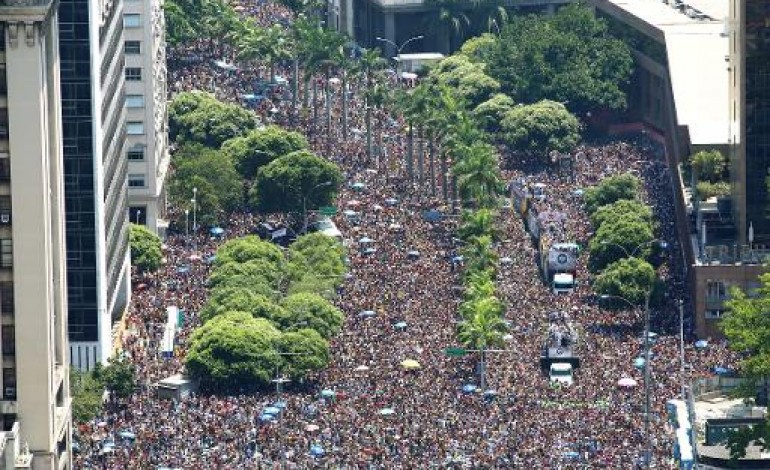 Rio de Janeiro (AFP). La transe du carnaval de rue s'empare de Rio de Janeiro