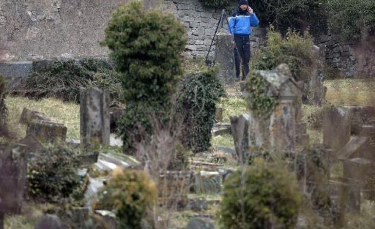 Saverne (France) (AFP). Cinq mineurs en garde à vue après la profanation d'un cimetière juif en Alsace


