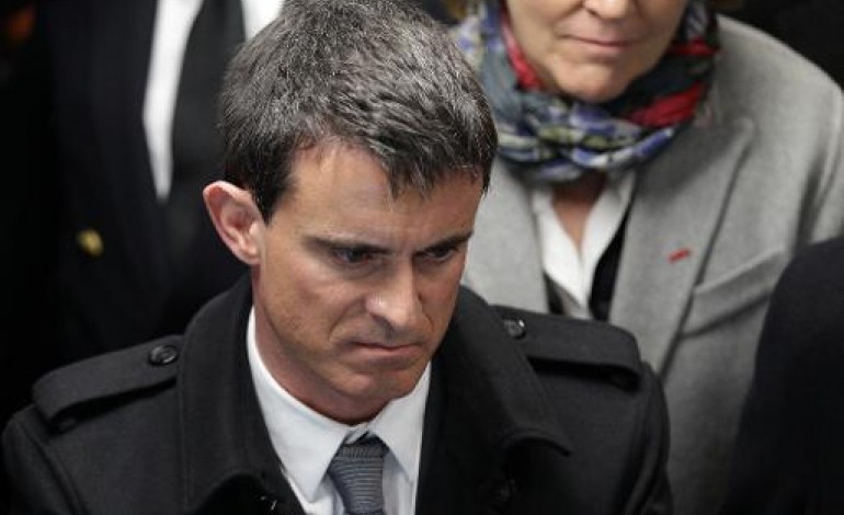 Paris (AFP). Valls dénonce les propos de Dumas qui ne font pas honneur à la République