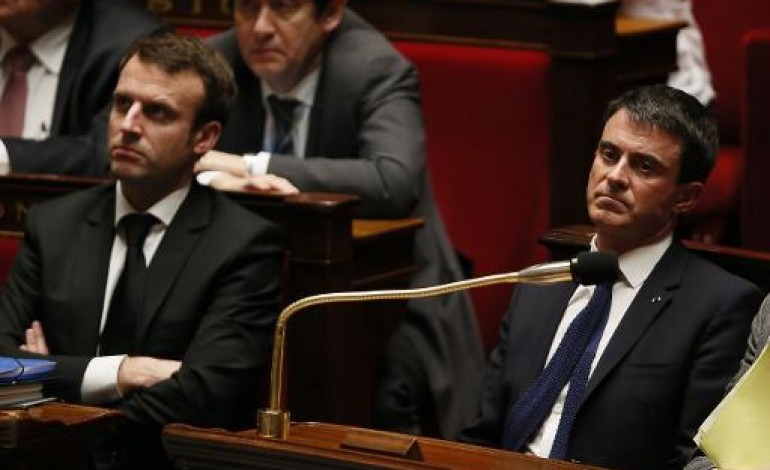 Paris (AFP). Le passage en force de la loi Macron, un atterrissage brutal après la trêve post-attentats