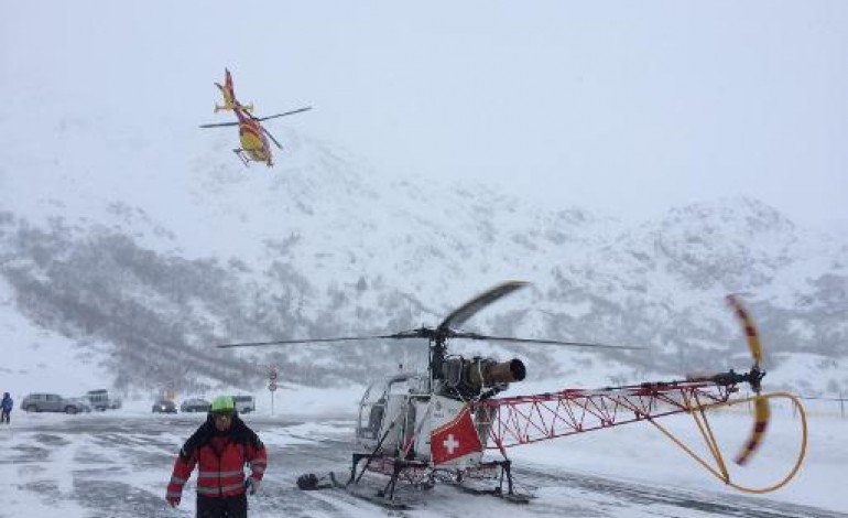 Genève (AFP). Une avalanche fait 4 morts et un blessé dans les Alpes suisses