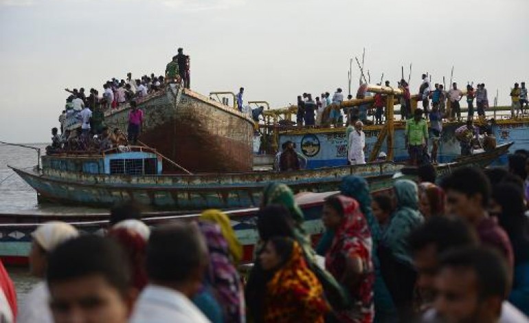 Paturia (Bangladesh) (AFP). Naufrage d'un ferry au Bangladesh: au moins 16 morts