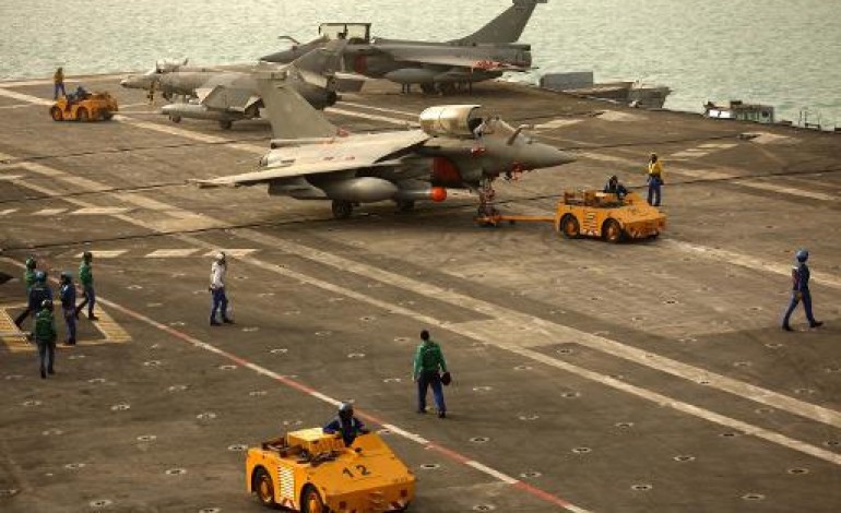 Manama (AFP). Le porte-avions français Charles de Gaulle entre en guerre contre l'EI en Irak