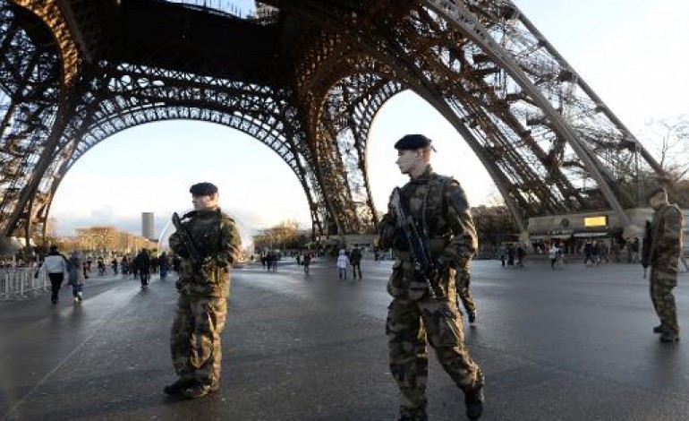 Paris (AFP). Paris survolée dans la nuit par au moins cinq drones