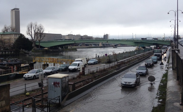 A Rouen, une partie des quais rive droite inondés